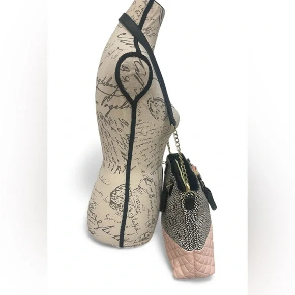 Betsey Johnson Bow Tote Quilted Blush & Black White 🎀 - Picture 8 of 10